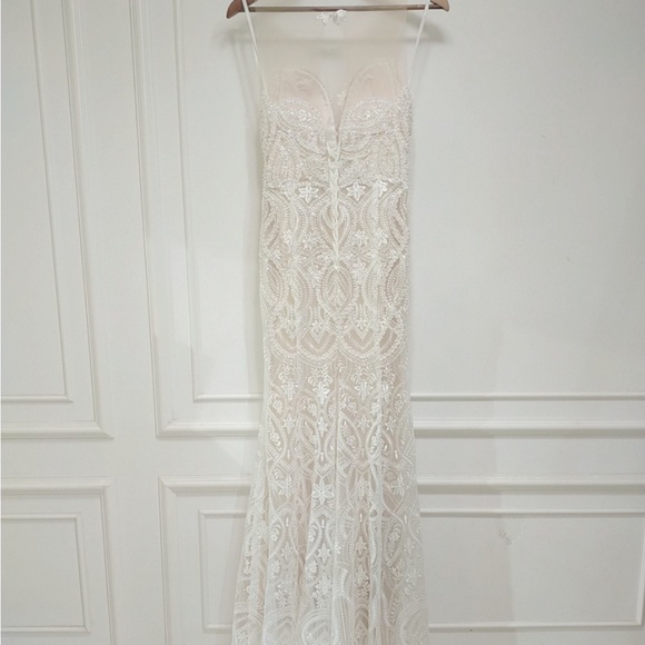 Wedding dress - Picture 5 of 8